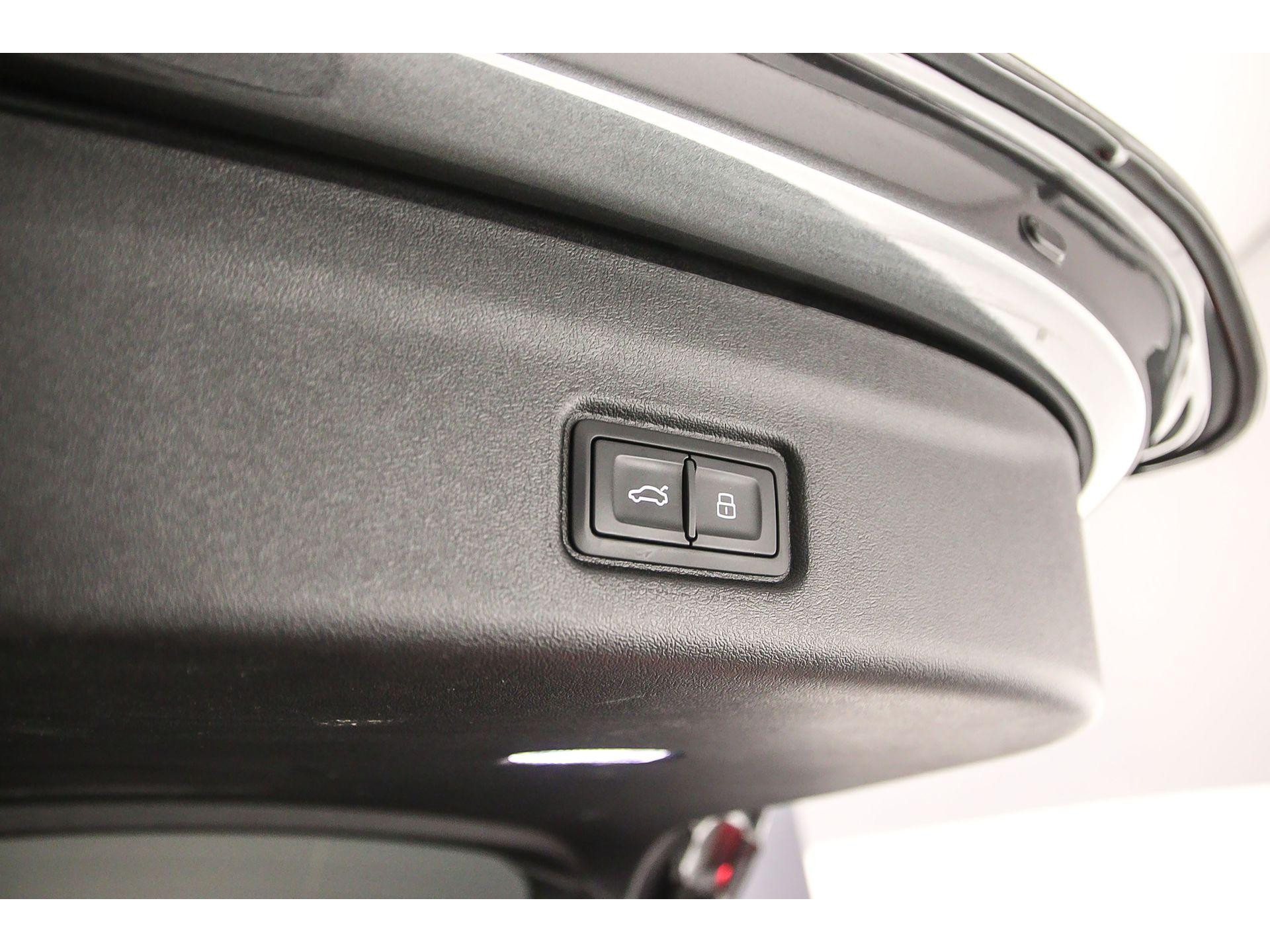 elektrisch bedienbare achterklep met sensorsturing