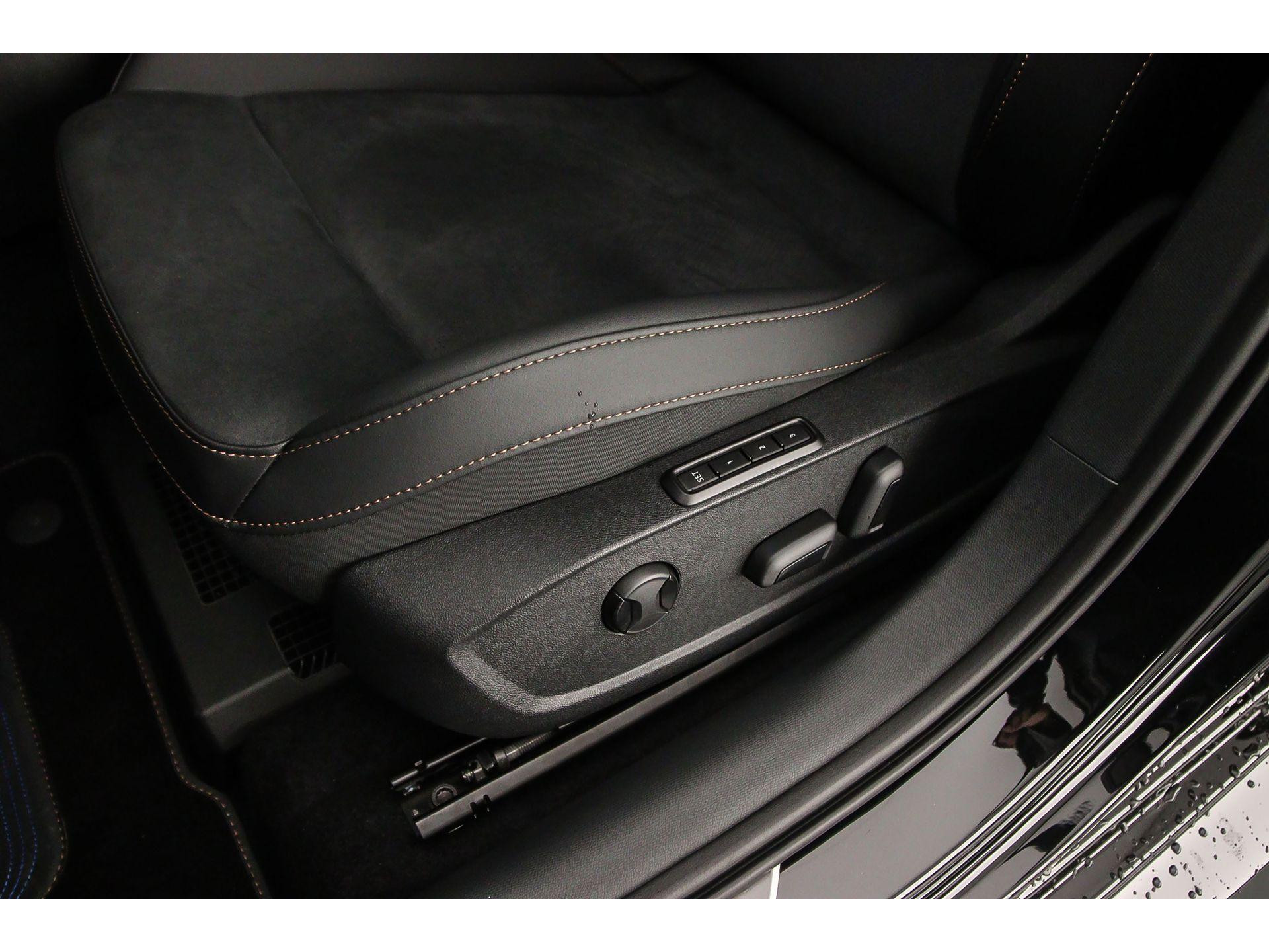 Stoelbekleding Dinamica Black soul, koperen stiksels