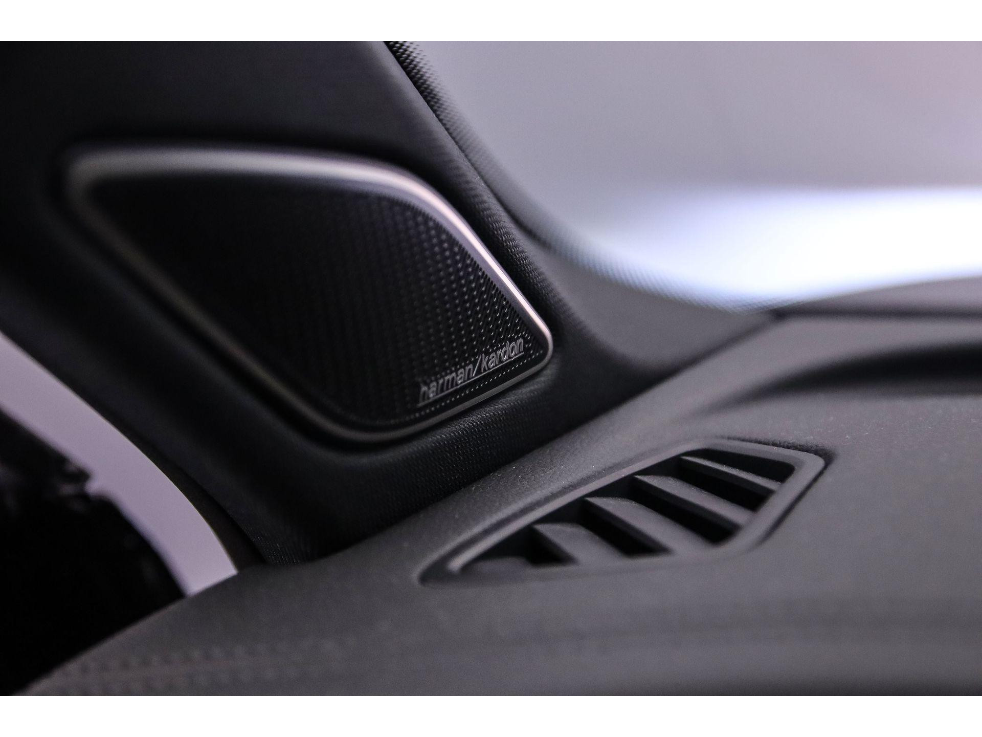 High-end geluidsysteem 'Harman Kardon', 10+1 luidsprekers, 700 watt vermogen, dig. 16-kanaals versterker, subwoofer