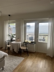 Bild 1. Rum, Sadelgatan, Täby 