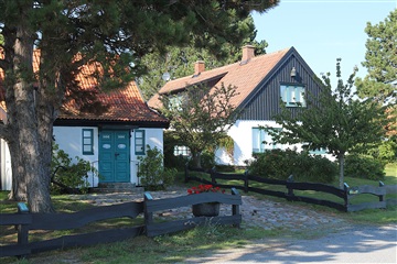 Photo 1. House, Sjövägen, Beddingestrand 
