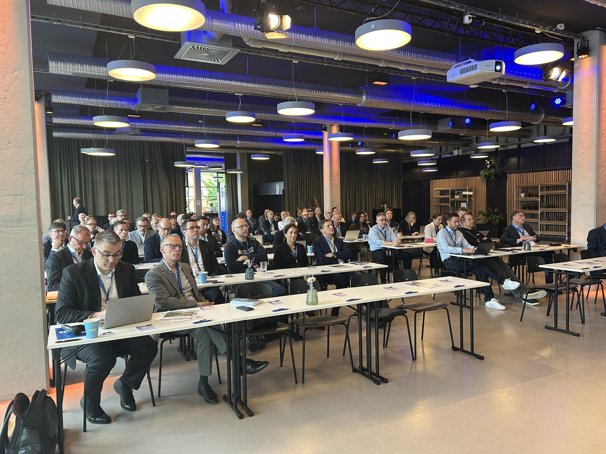 https://s3.eu-central-1.amazonaws.com/ibi-assets/content/cibi-auditorium-2.jpeg