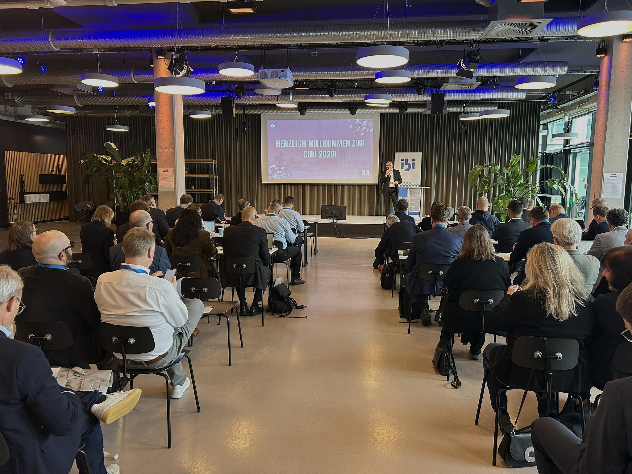 https://s3.eu-central-1.amazonaws.com/ibi-assets/content/cibi-auditorium.jpeg