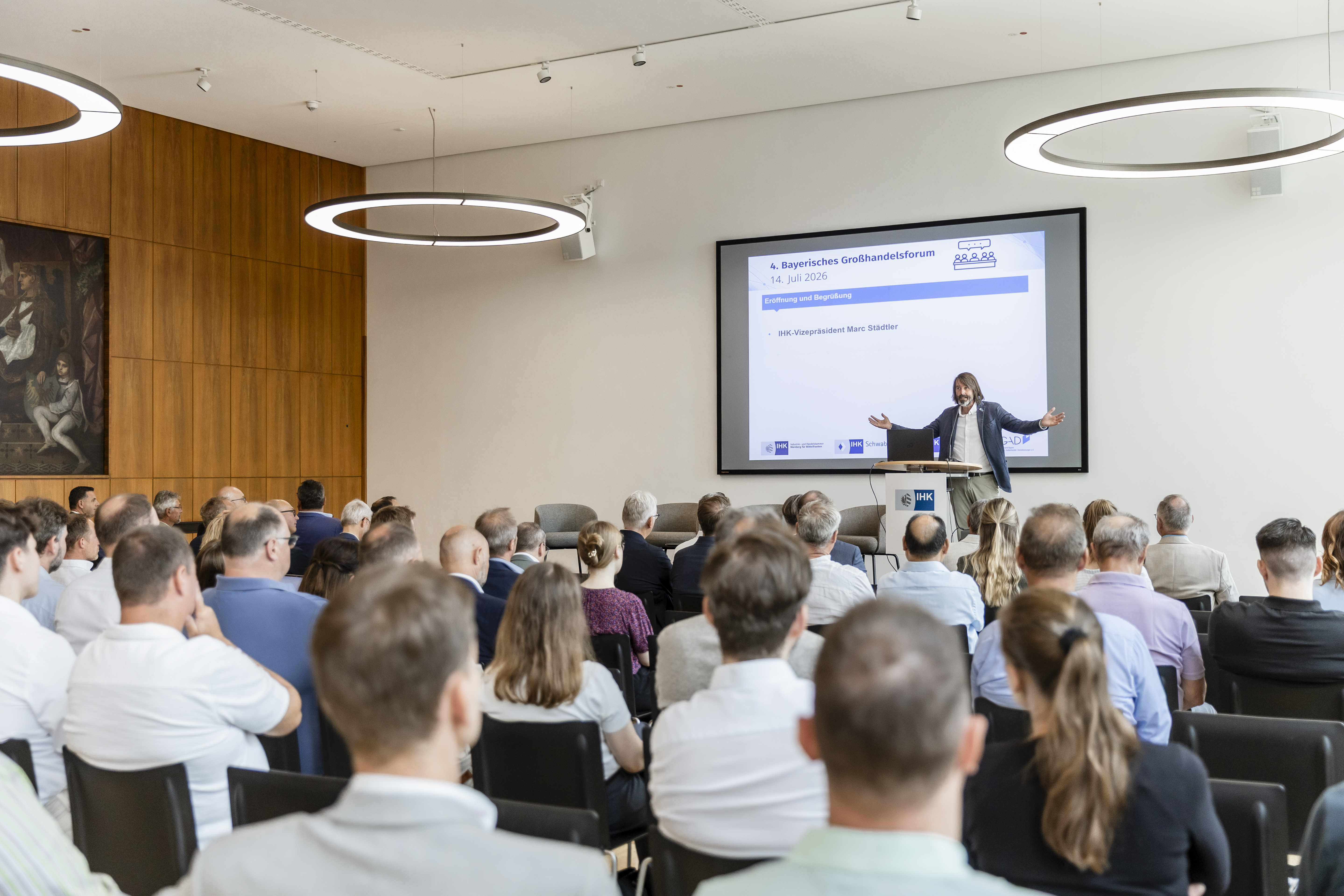 https://s3.eu-central-1.amazonaws.com/ibi-assets/content/ihk_grosshandelsforum26-4585.jpg