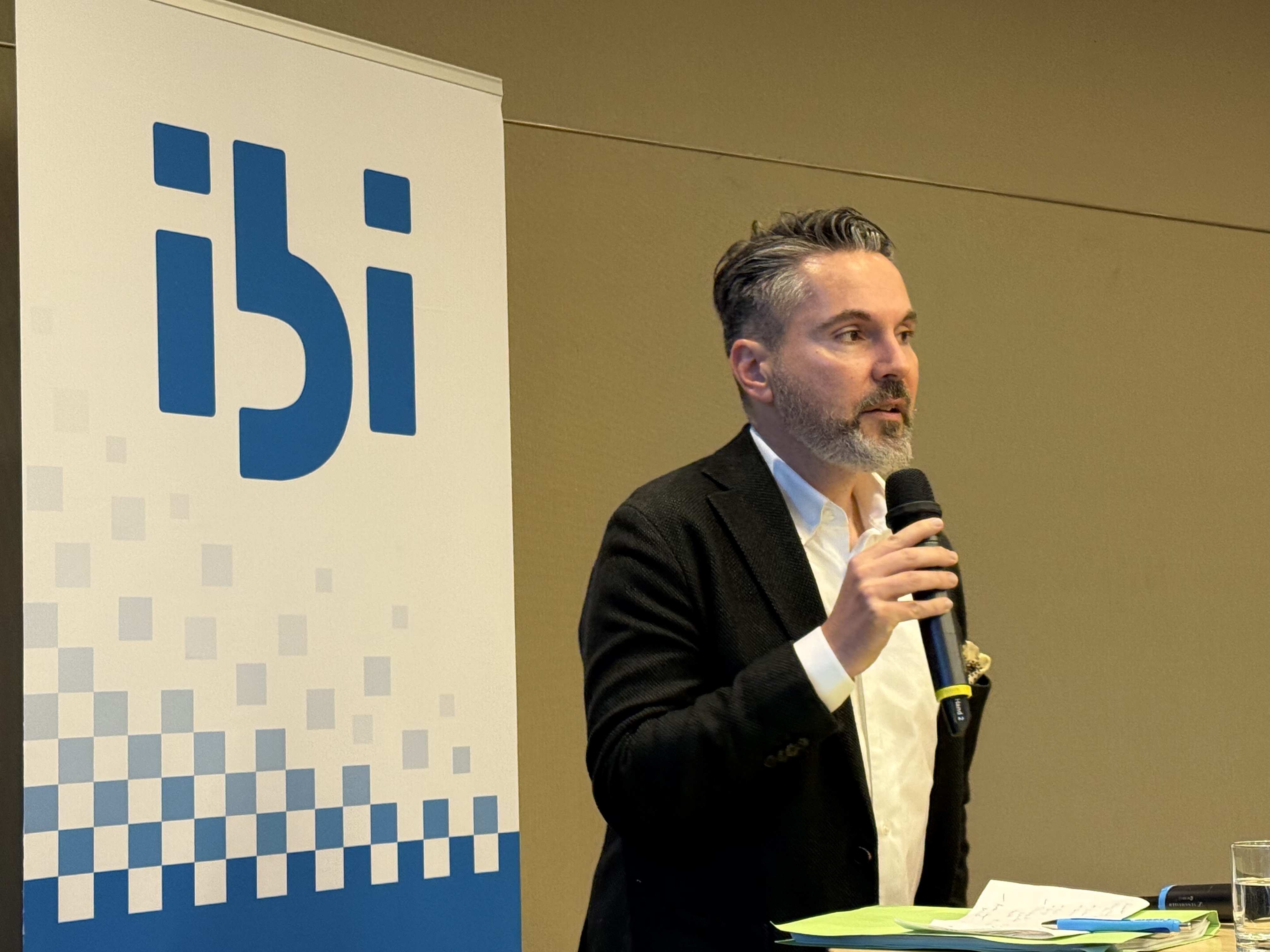 https://s3.eu-central-1.amazonaws.com/ibi-assets/content/sibos_fruehstueck-(1).jpeg