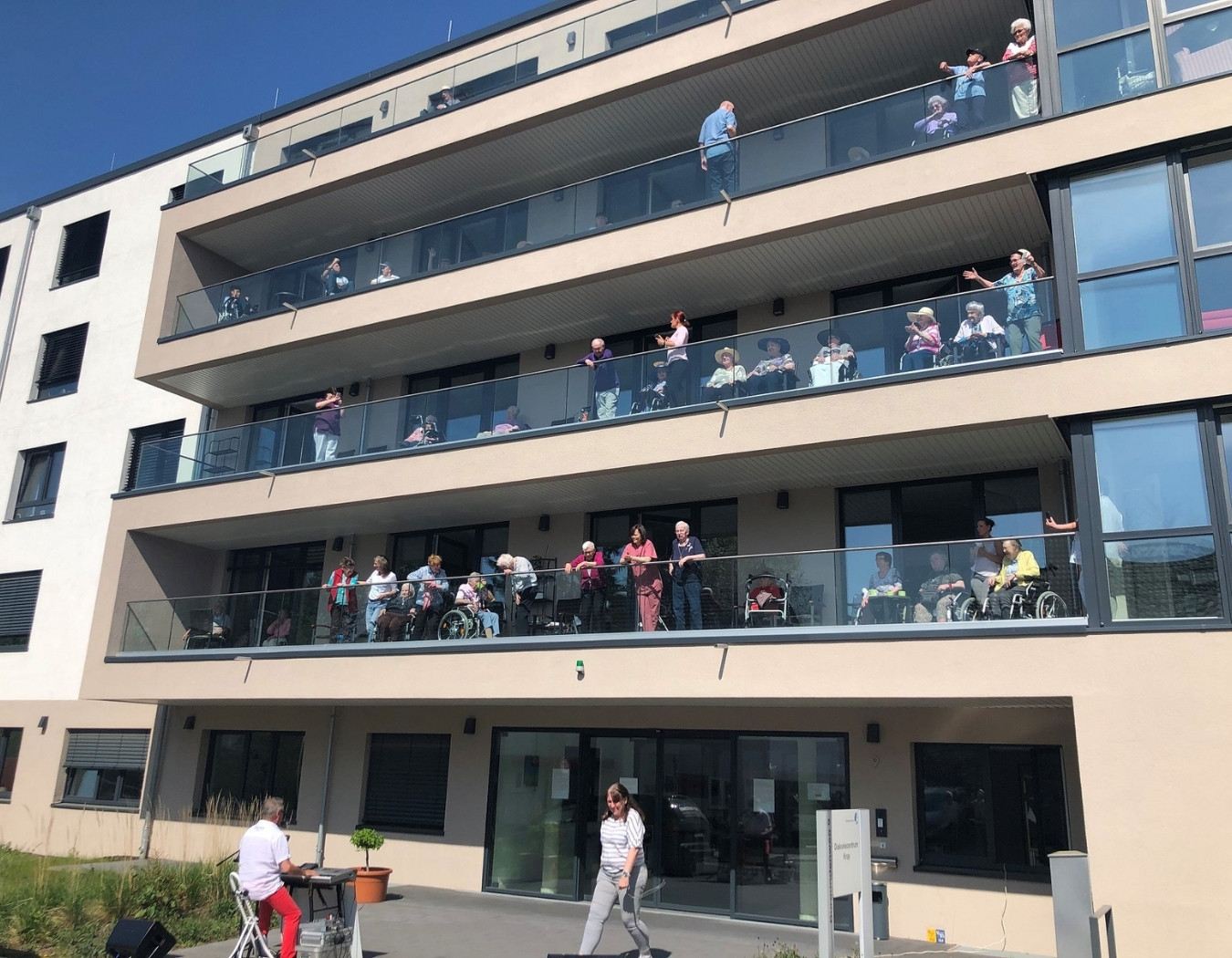 Balkon-Konzerte für Senioren- und Behindertenheime