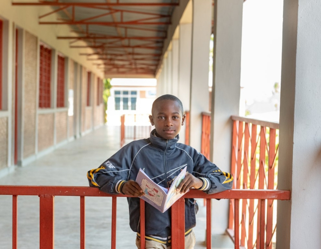 Schulhefte für bedürftige Kinder in Burundi