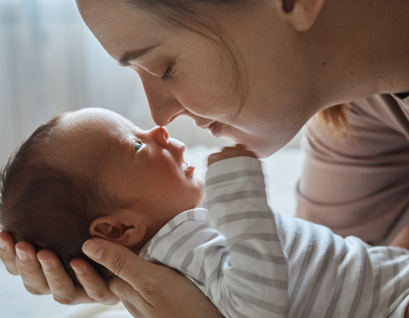 Unterstützung für minderjährige und sehr junge Mütter und ihre Säuglinge