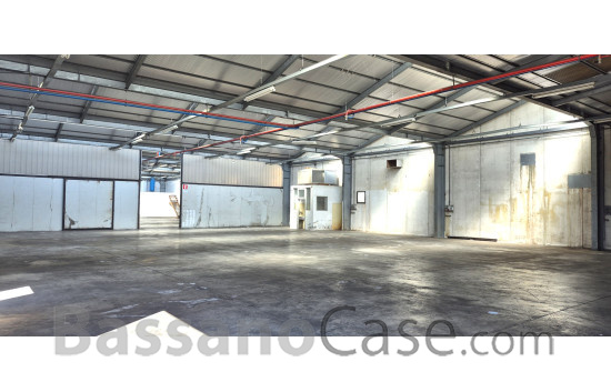 AMPIO SPAZIO ARTIGIANALE DI 1200 MQ - Foto 3 di 3