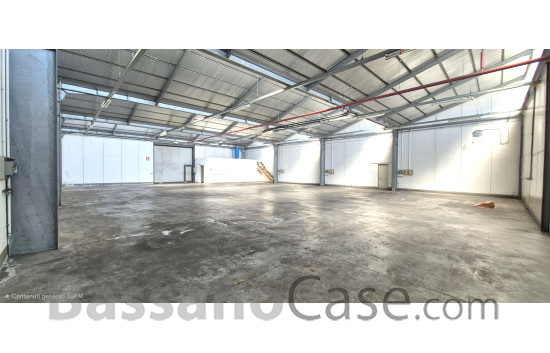 AMPIO SPAZIO ARTIGIANALE DI 1200 MQ - Foto 1 di 3