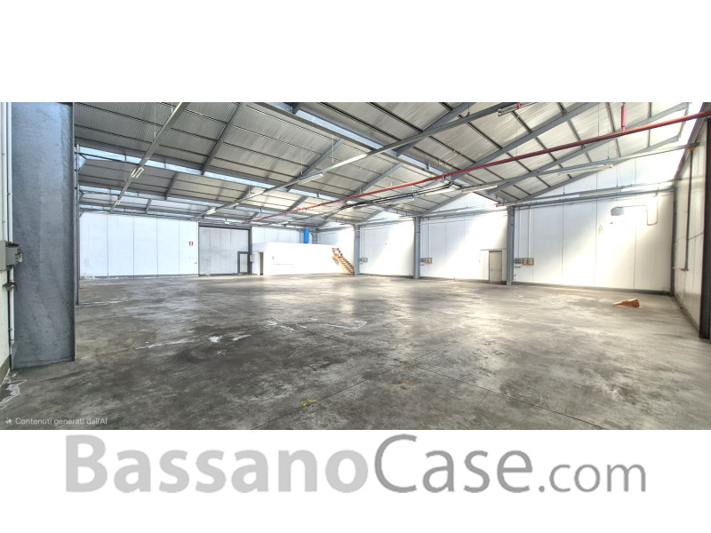AMPIO SPAZIO ARTIGIANALE DI 1200 MQ - Foto 1 di 3
