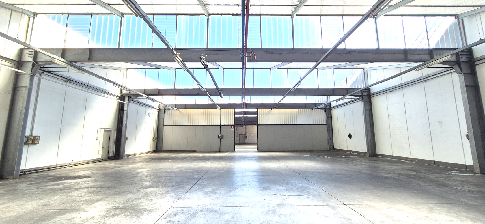 AMPIO SPAZIO ARTIGIANALE DI 1200 MQ - Foto 0 di 3