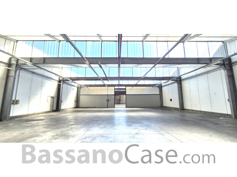 AMPIO SPAZIO ARTIGIANALE DI 1200 MQ - Foto 0 di 3