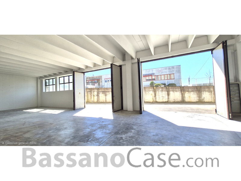 AMPIO SPAZIO ARTIGIANALE DI 950 MQ - Foto 1 di 5