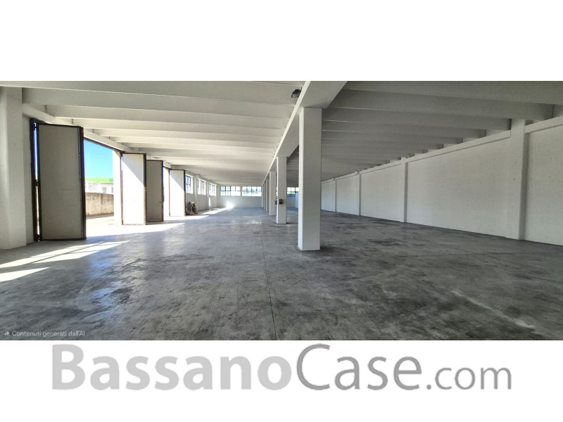 AMPIO SPAZIO ARTIGIANALE DI 950 MQ - Foto 2 di 5