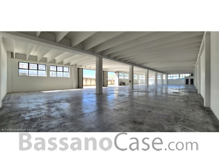 AMPIO SPAZIO ARTIGIANALE DI 950 MQ