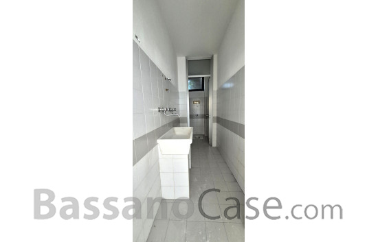 AMPIO SPAZIO ARTIGIANALE DI 950 MQ - Foto 5 di 5