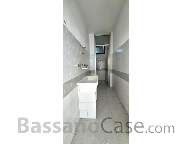 AMPIO SPAZIO ARTIGIANALE DI 950 MQ - Foto 5 di 5