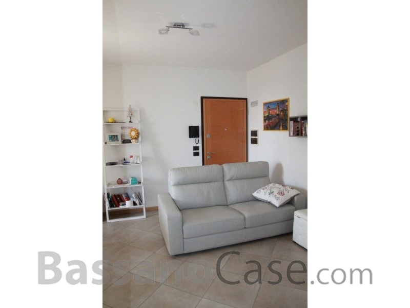 APPARTAMENTO BICAMERE ARREDATO DI CUCINA IN AFFITTO A ROMANO D'EZZELINO - Foto 2 di 5