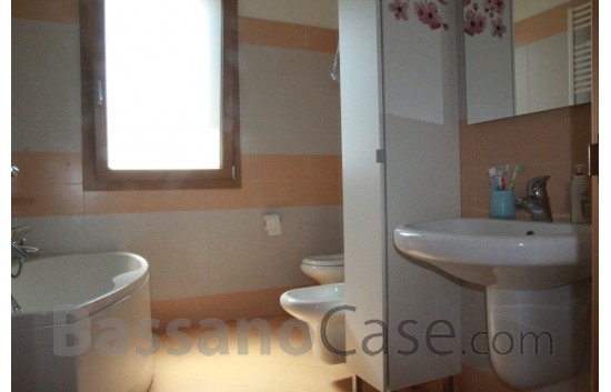 APPARTAMENTO BICAMERE ARREDATO DI CUCINA IN AFFITTO A ROMANO D'EZZELINO - Foto 3 di 5