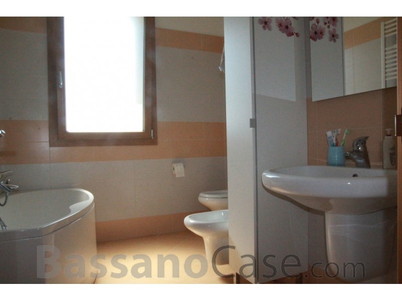 APPARTAMENTO BICAMERE ARREDATO DI CUCINA IN AFFITTO A ROMANO D'EZZELINO - Foto 3 di 5