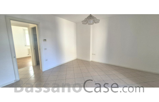 APPARTAMENTO BICAMERE CON TERRAZZO ABITABILE IN VENDITA A BASSANO DEL GRAPPA - Foto 4 di 13