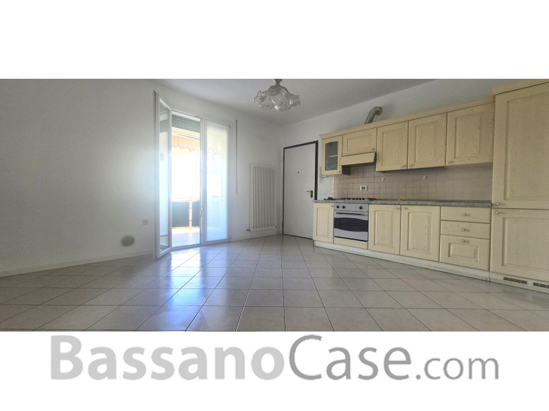 APPARTAMENTO BICAMERE CON TERRAZZO ABITABILE IN VENDITA A BASSANO DEL GRAPPA - Foto 2 di 13