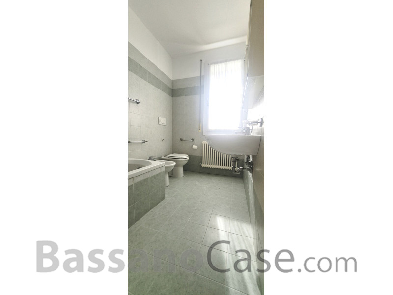 APPARTAMENTO BICAMERE CON TERRAZZO ABITABILE IN VENDITA A BASSANO DEL GRAPPA - Foto 11 di 13