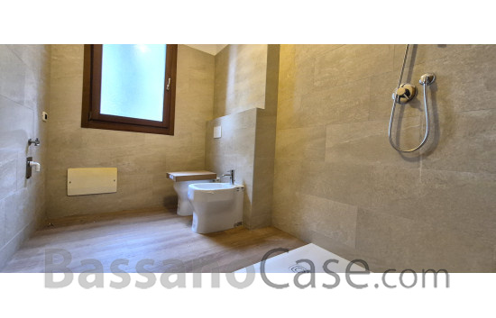 APPARTAMENTO CON DUE CAMERE E GIARDINO IN VENDITA A  ROMANO D'EZZELINO - Foto 4 di 9