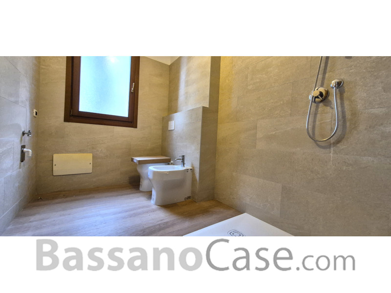 APPARTAMENTO CON DUE CAMERE E GIARDINO IN VENDITA A  ROMANO D'EZZELINO - Foto 4 di 9