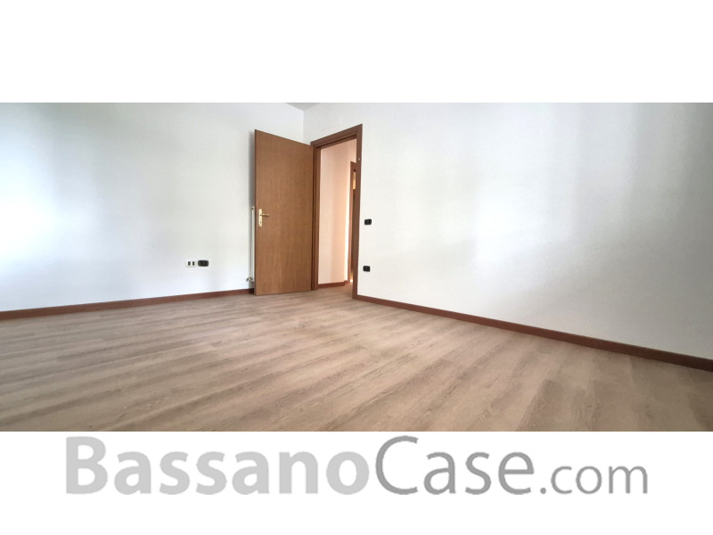 APPARTAMENTO CON DUE CAMERE E GIARDINO IN VENDITA A  ROMANO D'EZZELINO - Foto 6 di 9