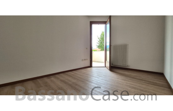 APPARTAMENTO CON DUE CAMERE E GIARDINO IN VENDITA A  ROMANO D'EZZELINO - Foto 8 di 9