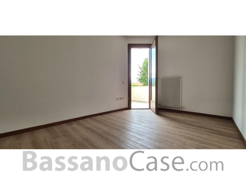 APPARTAMENTO CON DUE CAMERE E GIARDINO IN VENDITA A  ROMANO D'EZZELINO - Foto 8 di 9