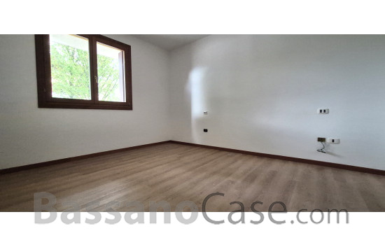 APPARTAMENTO CON DUE CAMERE E GIARDINO IN VENDITA A  ROMANO D'EZZELINO - Foto 7 di 9
