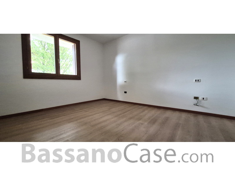 APPARTAMENTO CON DUE CAMERE E GIARDINO IN VENDITA A  ROMANO D'EZZELINO - Foto 7 di 9