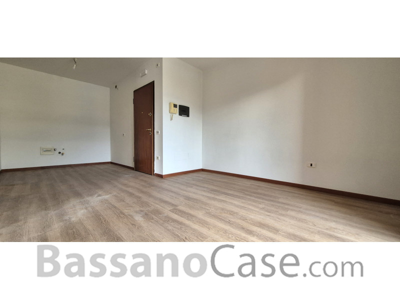 APPARTAMENTO CON DUE CAMERE E GIARDINO IN VENDITA A  ROMANO D'EZZELINO - Foto 1 di 9