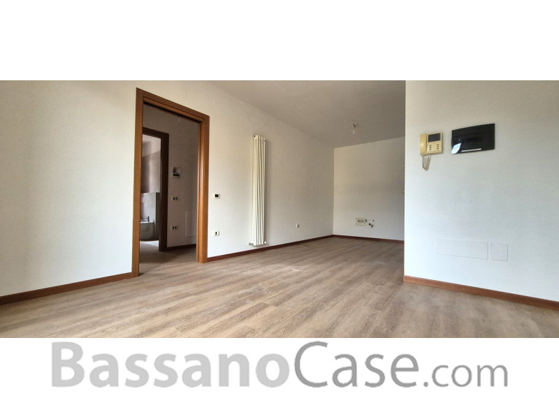 APPARTAMENTO CON DUE CAMERE E GIARDINO IN VENDITA A  ROMANO D'EZZELINO - Foto 2 di 9