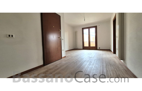 APPARTAMENTO CON DUE CAMERE E GIARDINO IN VENDITA A  ROMANO D'EZZELINO - Foto 0 di 9