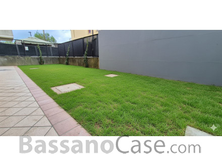 APPARTAMENTO CON DUE CAMERE E GIARDINO IN VENDITA A  ROMANO D'EZZELINO