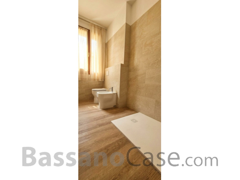APPARTAMENTO CON DUE CAMERE E GIARDINO IN VENDITA A  ROMANO D'EZZELINO - Foto 4 di 8