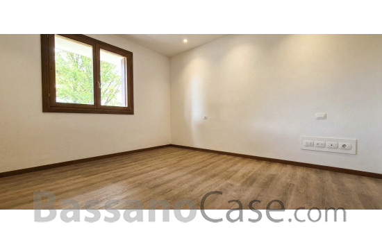 APPARTAMENTO CON DUE CAMERE E GIARDINO IN VENDITA A  ROMANO D'EZZELINO - Foto 6 di 8