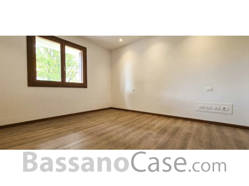 APPARTAMENTO CON DUE CAMERE E GIARDINO IN VENDITA A  ROMANO D'EZZELINO - Foto 6 di 8