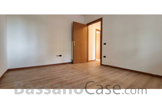 APPARTAMENTO CON DUE CAMERE E GIARDINO IN VENDITA A  ROMANO D'EZZELINO - Foto 5 di 8