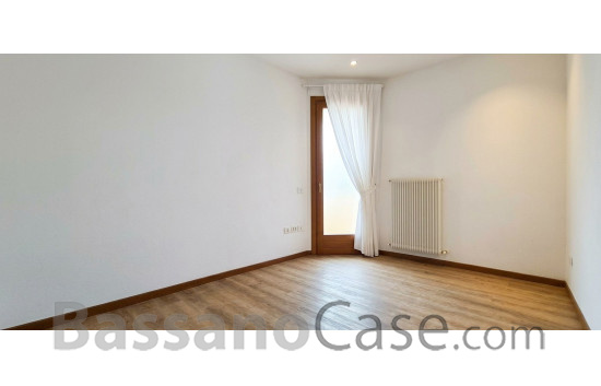 APPARTAMENTO CON DUE CAMERE E GIARDINO IN VENDITA A  ROMANO D'EZZELINO - Foto 7 di 8