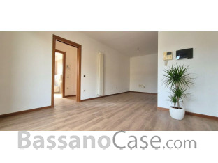 APPARTAMENTO CON DUE CAMERE E GIARDINO IN VENDITA A  ROMANO D'EZZELINO