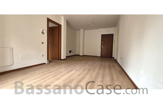 APPARTAMENTO CON DUE CAMERE IN VENDITA A  ROMANO D'EZZELINO - Foto 2 di 7