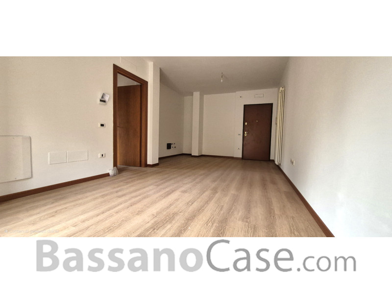 APPARTAMENTO CON DUE CAMERE IN VENDITA A  ROMANO D'EZZELINO - Foto 2 di 7