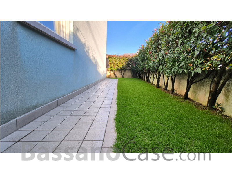 APPARTAMENTO INDIPENDENTE CON GIARDINO PRIVATO - Foto 4 di 13