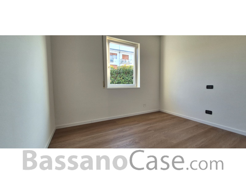 APPARTAMENTO INDIPENDENTE CON GIARDINO PRIVATO - Foto 9 di 13