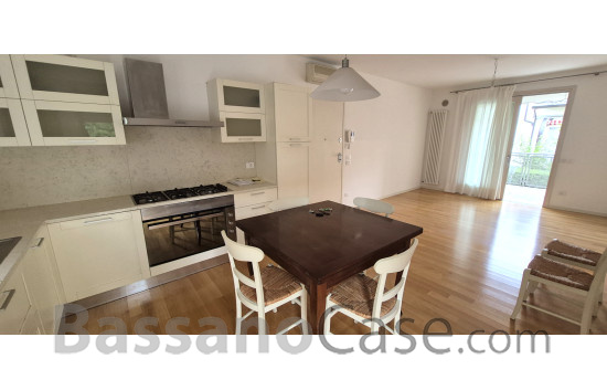 ELEGANTE APPARTAMENTO TRICAMERE IN AFFITTO A BASSANO DEL GRAPPA - Foto 1 di 11